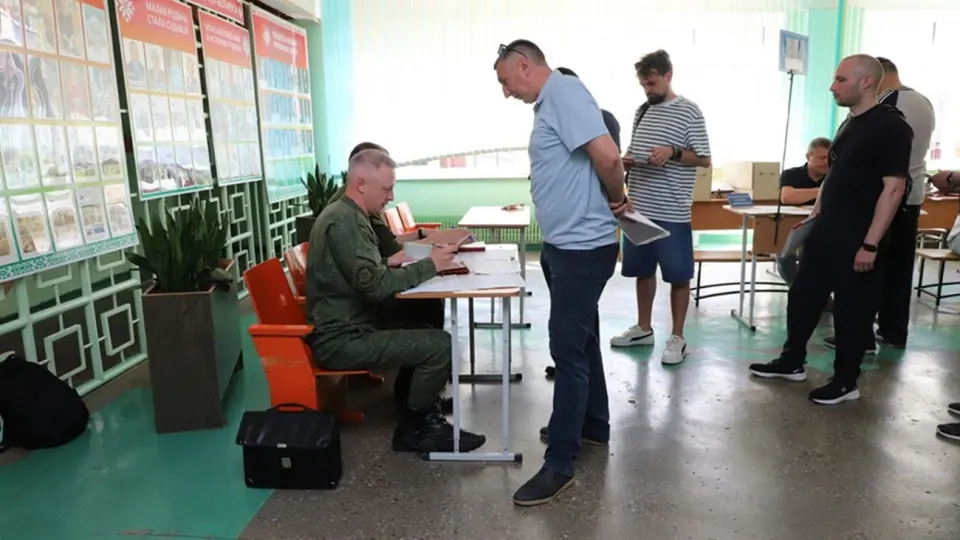 Минобороны объявило учения в Гродненской области (17–26 июня) с отработкой мобилизации и вызовами запасников. Источники сообщают, что Москва усилила давление на Минск с требованием участия в эскалации конфликта с Украиной.