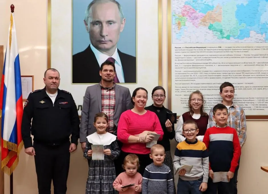 В 2025 году 1112 иностранцев оформили специальные визы для переезда в РФ по программе «традиционных ценностей», сообщили в МИД РФ.