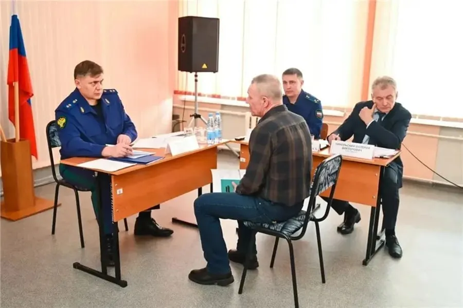 Несколько городов добились маленьких, но важных побед: отменили разрешение на строительство в Тольятти, добились ремонта дороги в Енисейске и вынудили убрать кондиционеры в Перми.