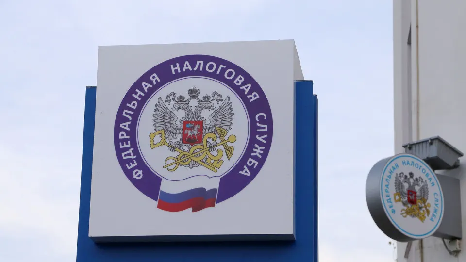 Предложенные поправки замораживают порог по НДС для упрощёнки, но владельцы патентной системы (ПСН) останутся под ужесточением: снижение порога приведёт к массовому переходу микробизнеса в тень и усилит финансовое давление на малые компании.