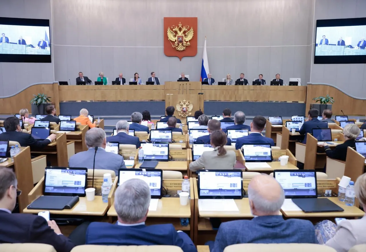Анализ данных показывает, что инициативы кабмина проходят в Госдуме значительно чаще депутатских; около пятой части законопроектов остаётся в работе.