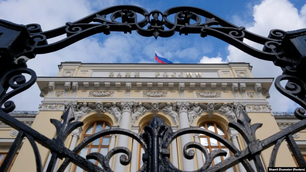 Банк России снизил прогноз роста ВВП на 2026 год до 0–1% и повысил прогноз инфляции до 6–7%. Также пересмотрены оценки бюджета, цены на нефть и показатели внешней торговли.