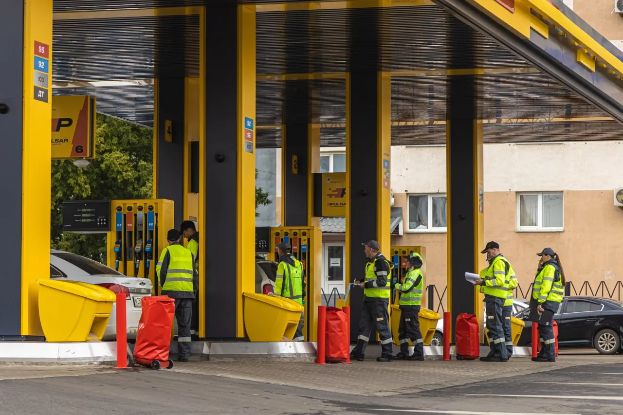 Жители назвали три самые популярные сети АЗС в регионе: Роснефть, Татнефть и Лукойл.