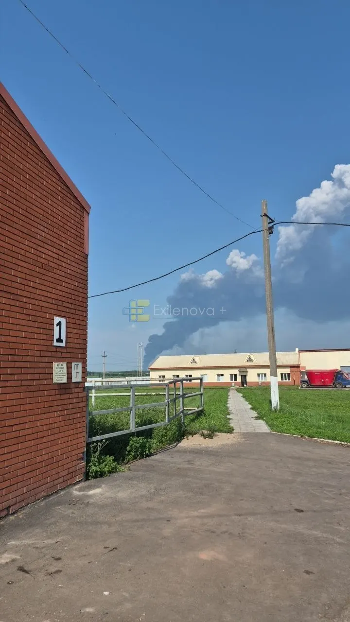 В нескольких регионах зафиксированы удары БПЛА: в пригороде Воронежа при падении дрона в жилой дом погиб ребёнок, есть пожары и повреждения инфраструктуры, власти уточняют обстоятельства.