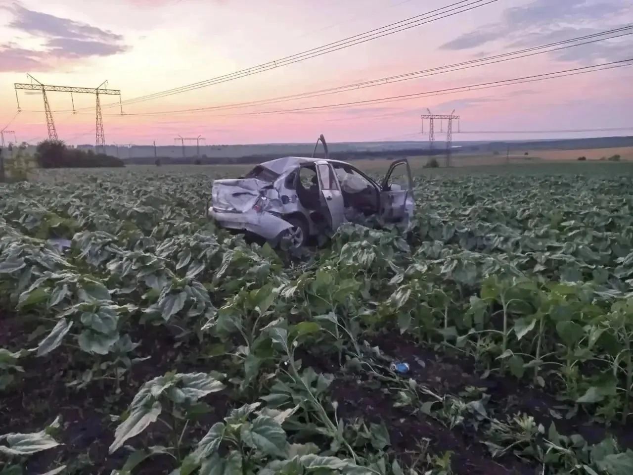 В Шигонском и Волжском районах Lada Kalina вылетела с трассы; в авариях погибли два водителя, пострадали женщина и ребёнок.