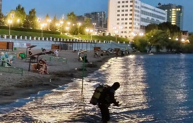 Вечером 9 июля на пляже «Ладья» обнаружили тело подростка 2012 года рождения. Поиски длились около часа, место исчезновения указали очевидцы.