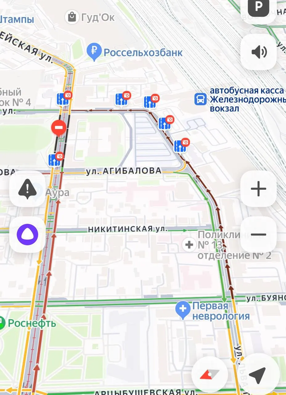 На участке на Красноармейской возле ЖД вокзала ограничено движение из‑за ремонта трамвайных путей. По возможности объезжайте этот участок.