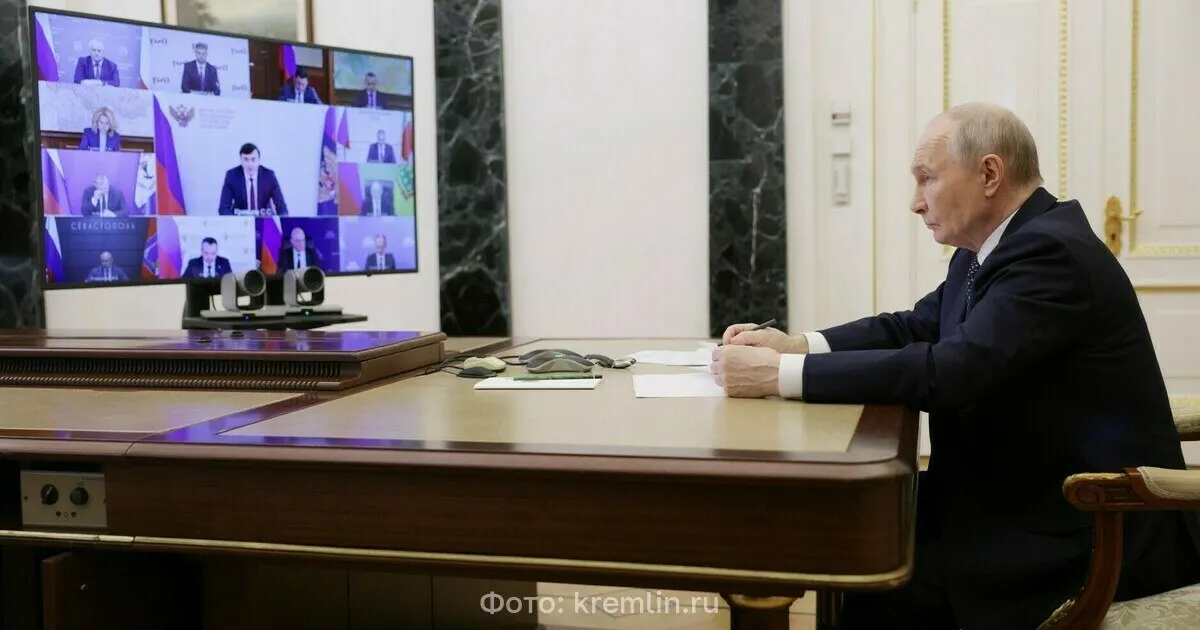 Президент потребовал как можно быстрее развернуть мощности малого и среднего бизнеса для производства нефтепродуктов, отметив необходимость учесть предложение губернатора Иркутской области Игоря Кобзева.