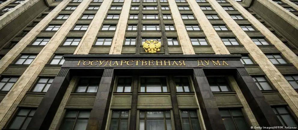 Депутаты приняли поправки, которые корректируют механизм топливного демпфера, расширяют учёт объёмов при биржевых продажах и вводят налоговые компенсации для импортного дизеля.