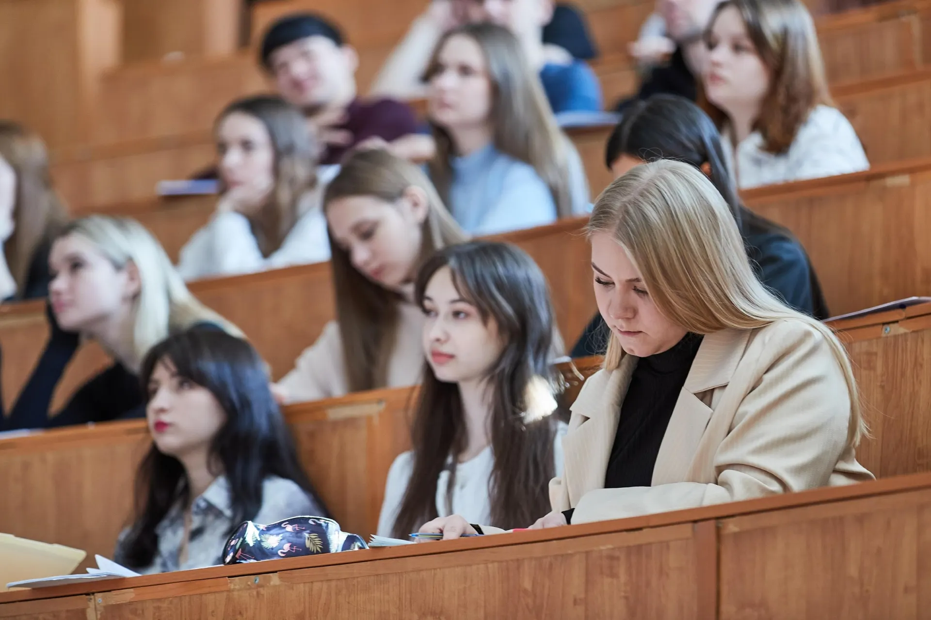Министерство ввело компенсации вместо штрафов и расширило основания для отчислений — студенты по целевым договорам теперь рискуют быть исключёнными в любой момент.