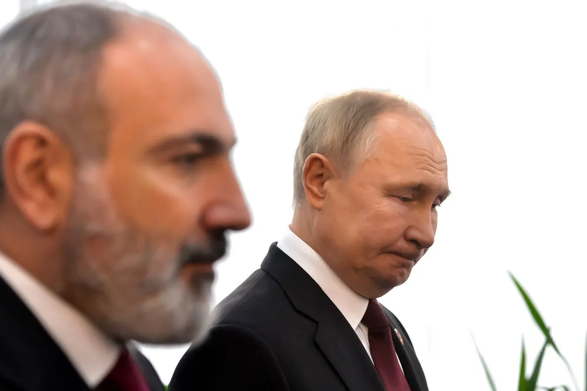 За январь—май 2026 года товарооборот между Арменией и Россией составил $2,196 млрд — снижение на 21,5% к прошлому году. Доля России в торговле сократилась до 28%. На фоне сближения Армении с Европой и ограничений на импорт стороны обсуждают ситуацию в ходе переговоров.