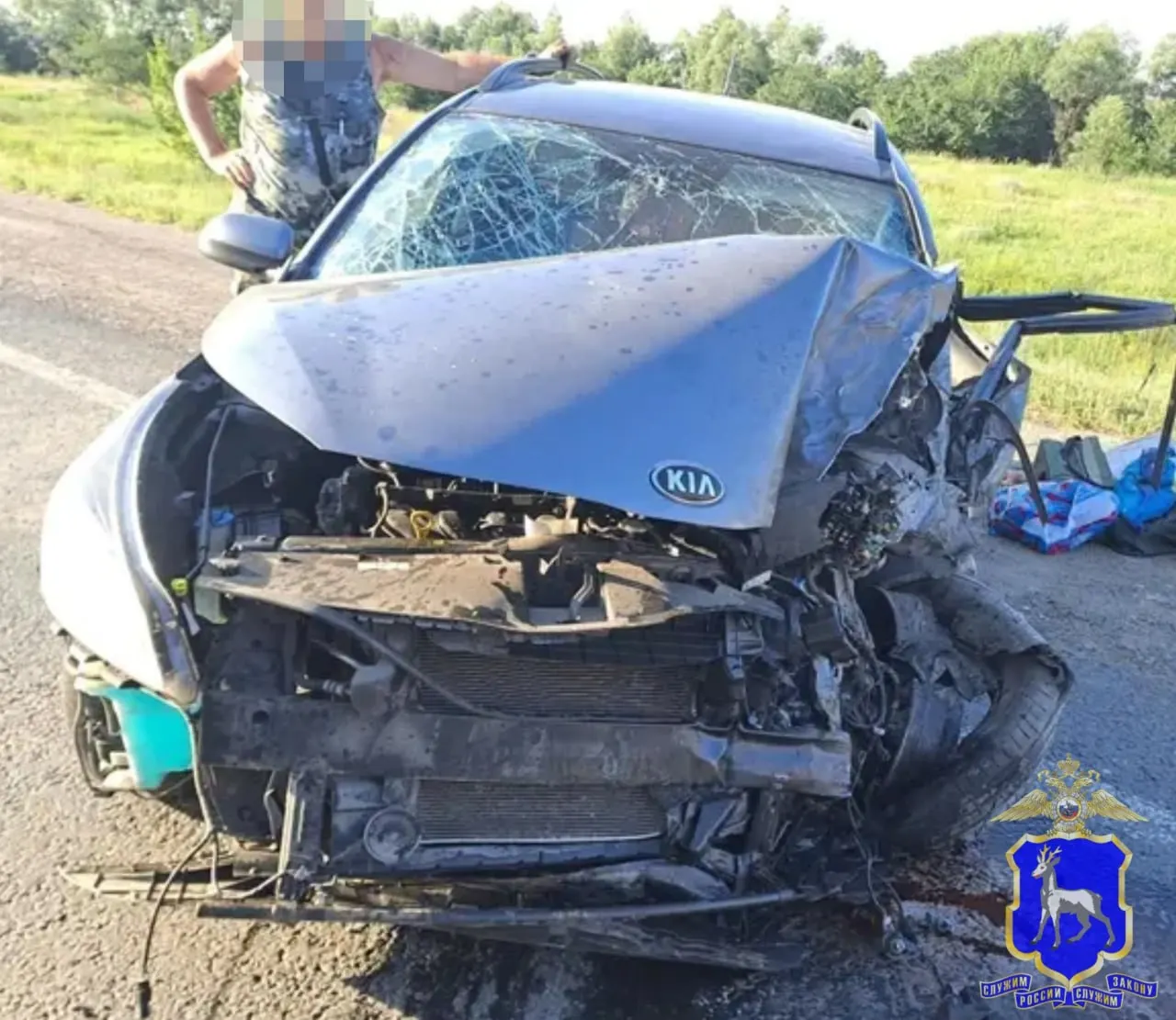 Вечером 8 июля на дороге «Обход с. Красный Яр» водитель Kia Rio выехал на встречную полосу и врезался в КамАЗ; водитель и 67‑летняя пассажирка получили травмы и были госпитализированы.