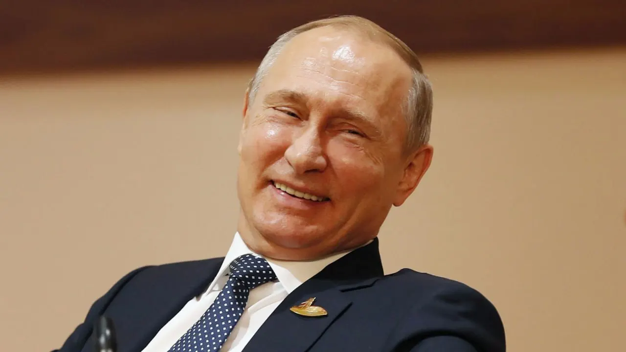 Несмотря на статус крупного экспортёра нефти, Россия начинает импорт готового бензина из Индии. Поставки уже идут, а власти отдали распоряжения проработать импортные поставки.