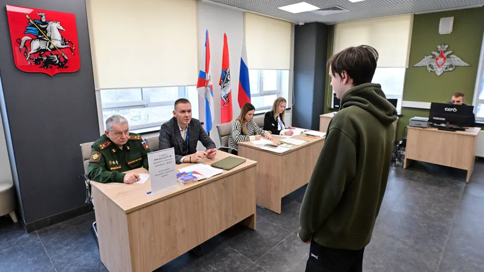 Законом войска и Росгвардия получили доступ к единому реестру записей актов гражданского состояния (ЗАГС). Власти объясняют это оптимизацией воинского учёта и ускорением предоставления соцподдержки, но решение обсуждают на фоне разговоров о возможной мобилизации.