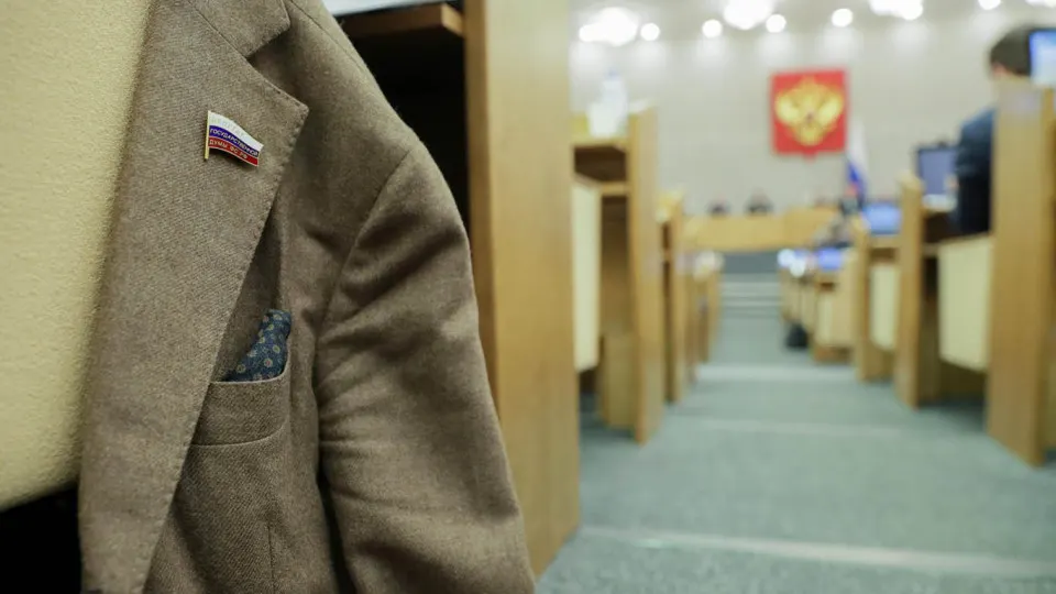Правительство поддержало инициативу, которая исключает наказания за отсутствие или несвоевременную подачу деклараций региональными депутатами. Поправки требуют доработки, отмечают ведомства.
