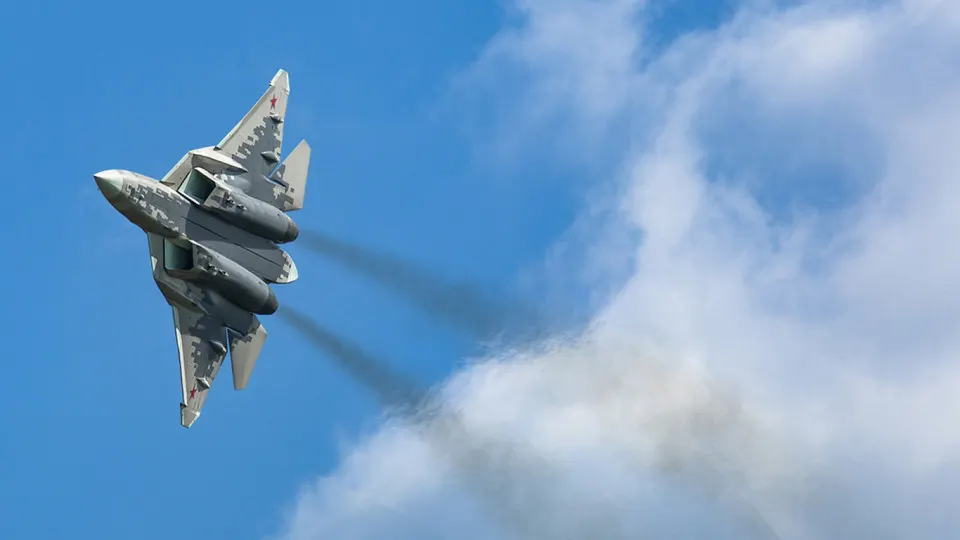 Минпромторг предъявил петербургскому АО «Авиационная и морская электроника» требование о взыскании 257,1 млн рублей — максимальной стоимости контракта «Дисплей-И7» из‑за многолетней просрочки работ. Проект по созданию газоразрядных видеомодулей затянулся более чем на шесть лет, на фоне сокращения финансирования программы электронной промышленности.