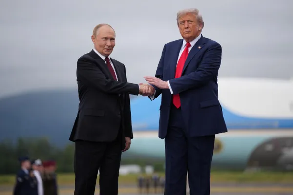По сведениям информированных источников, Трамп планирует короткую встречу с Владимиром Зеленским на саммите НАТО 7–8 июля, после чего намерен созвониться с президентом России; в переговорах обсуждается возможность прекращения войны и продолжаются посреднические усилия США.