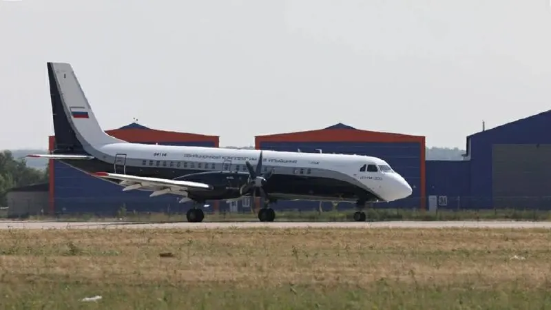 Росавиация выдала Ил-114-300 сертификат со значительными ограничениями по температуре и погодным условиям, а на «Дрон экспо — 2026» представили «Буханку» с солнечно-твердеющей композитной бронёй.