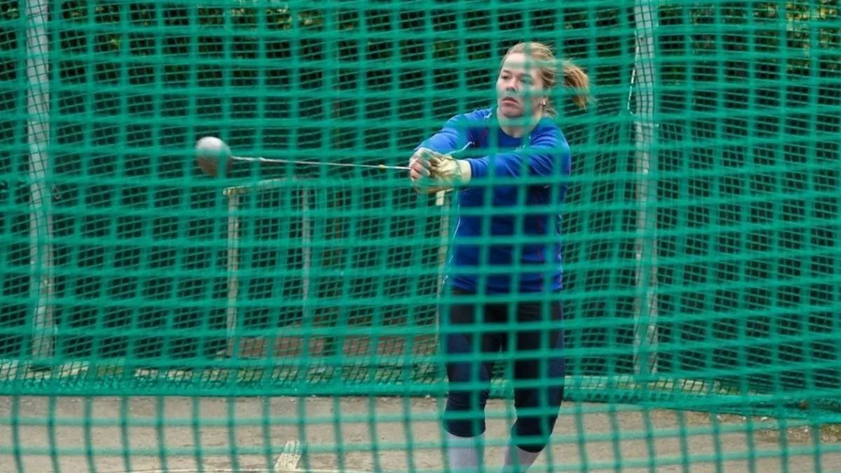 Самарская легкоатлетка завоевала золото на чемпионате России в Екатеринбурге, показав результат 73,77 м и опередив ближайшую соперницу более чем на шесть метров.