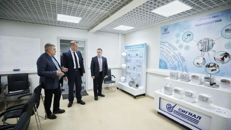 Совет Евросоюза внес энгельсское предприятие «Сигнал» в 21-й пакет ограничений — в пакет вошли 48 физических лиц и 170 организаций; в документе отмечают участие завода в производстве комплектующих для вооружений и поддержку ВС России в зоне СВО.