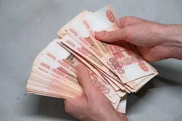 Директор коммерческой фирмы оформлял ввезённые для продажи машины как «для личного пользования», в результате чего недоплатил таможенные пошлины. По факту вмешалась Приволжская транспортная прокуратура, мужчине грозит уголовная ответственность.
