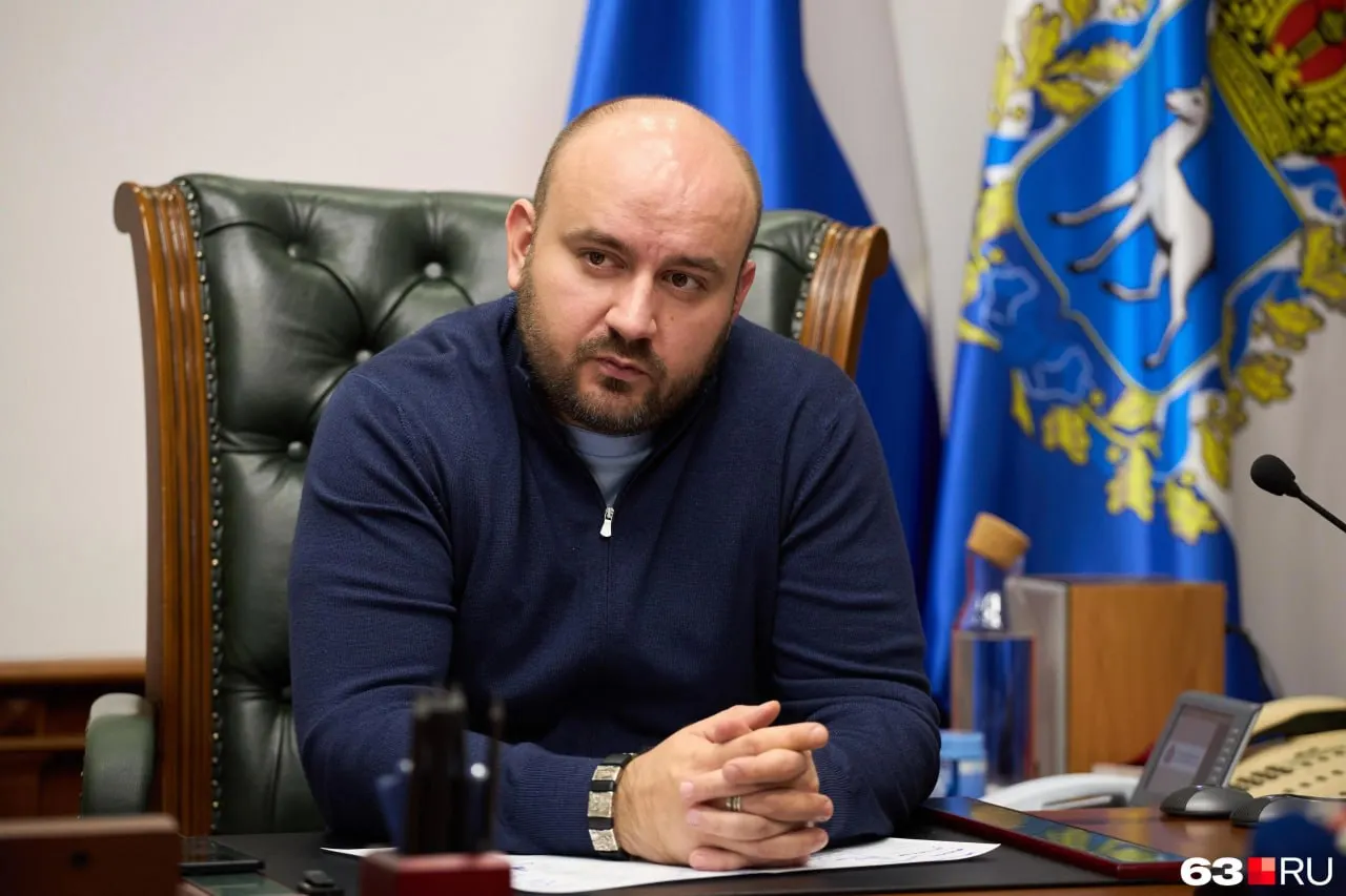 Губернатор сообщил о постепенной стабилизации поставок топлива и потребовал переводить ограничения на продажу бензина в формат временных мер. Врио министра отметил подключение крупных поставщиков и поступление топлива с уфимских заводов.
