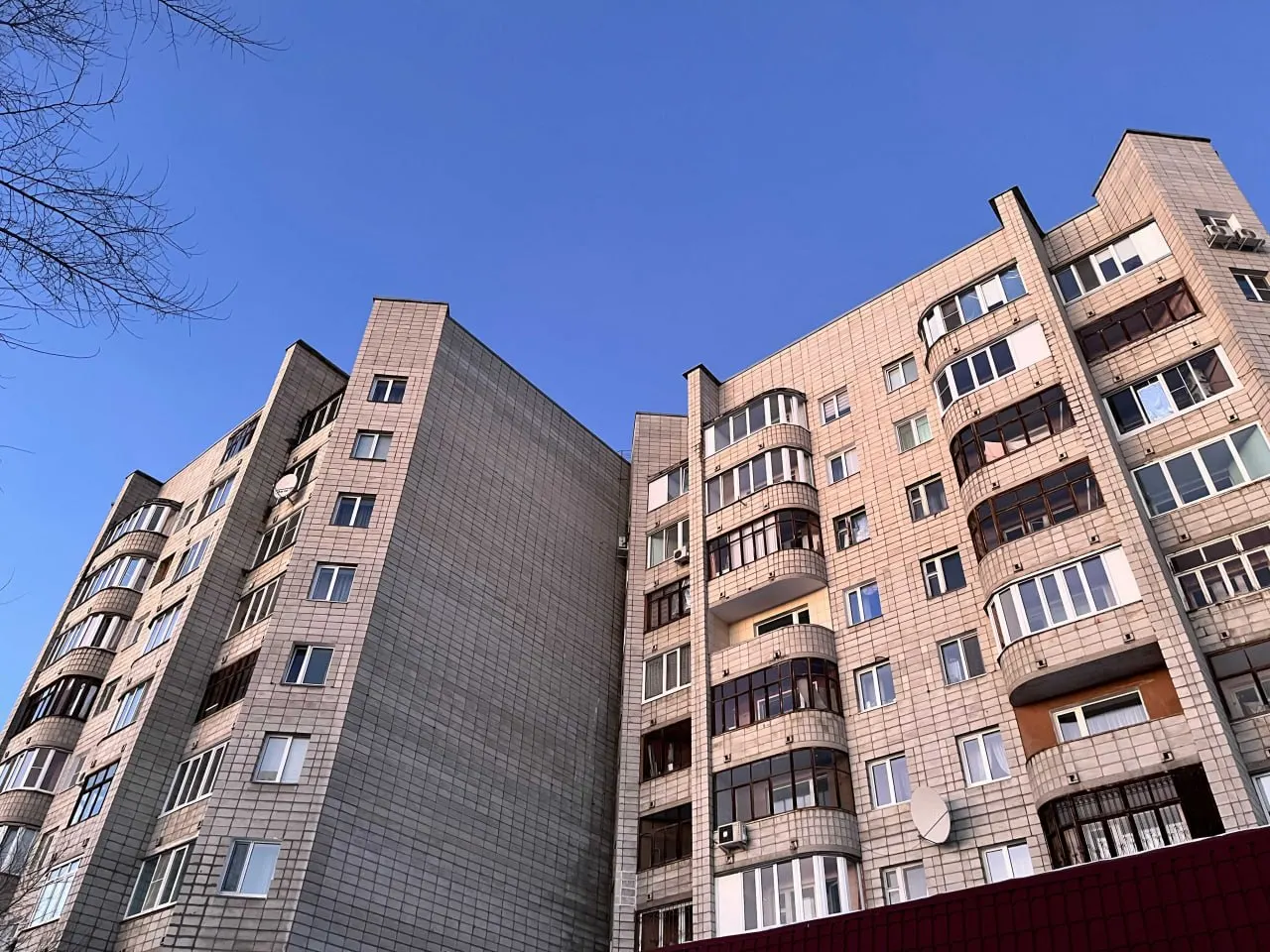 К концу июня 2026 года средний дисконт в Омске составил 5,5% — больше были только в Самаре и Краснодаре. В среднем по России скидки снизились до 4,9% на фоне оживления спроса и роста ипотечной активности.