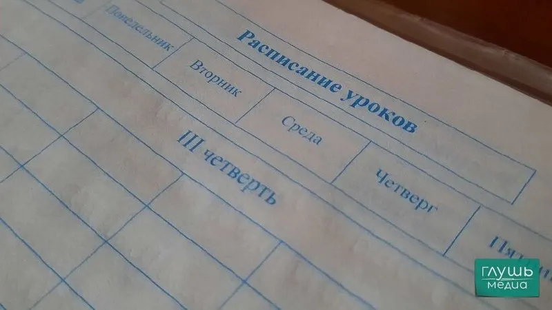 Вице‑спикер Госдумы Борис Чернышов предложил поощрять учащихся единовременными выплатами, сертификатами или грантами за улучшение успеваемости; инициатива направлена вице‑премьеру.