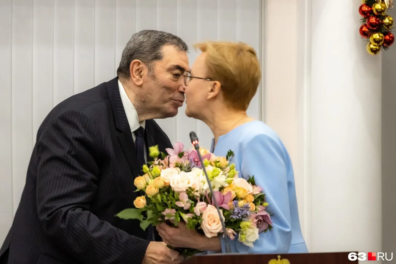 По данным Центризбиркома, депутат от Самарской области Леонид Симановский задекларировал почти 6 млрд рублей дохода за 2025 год и указал перечень имущества и транспорта.