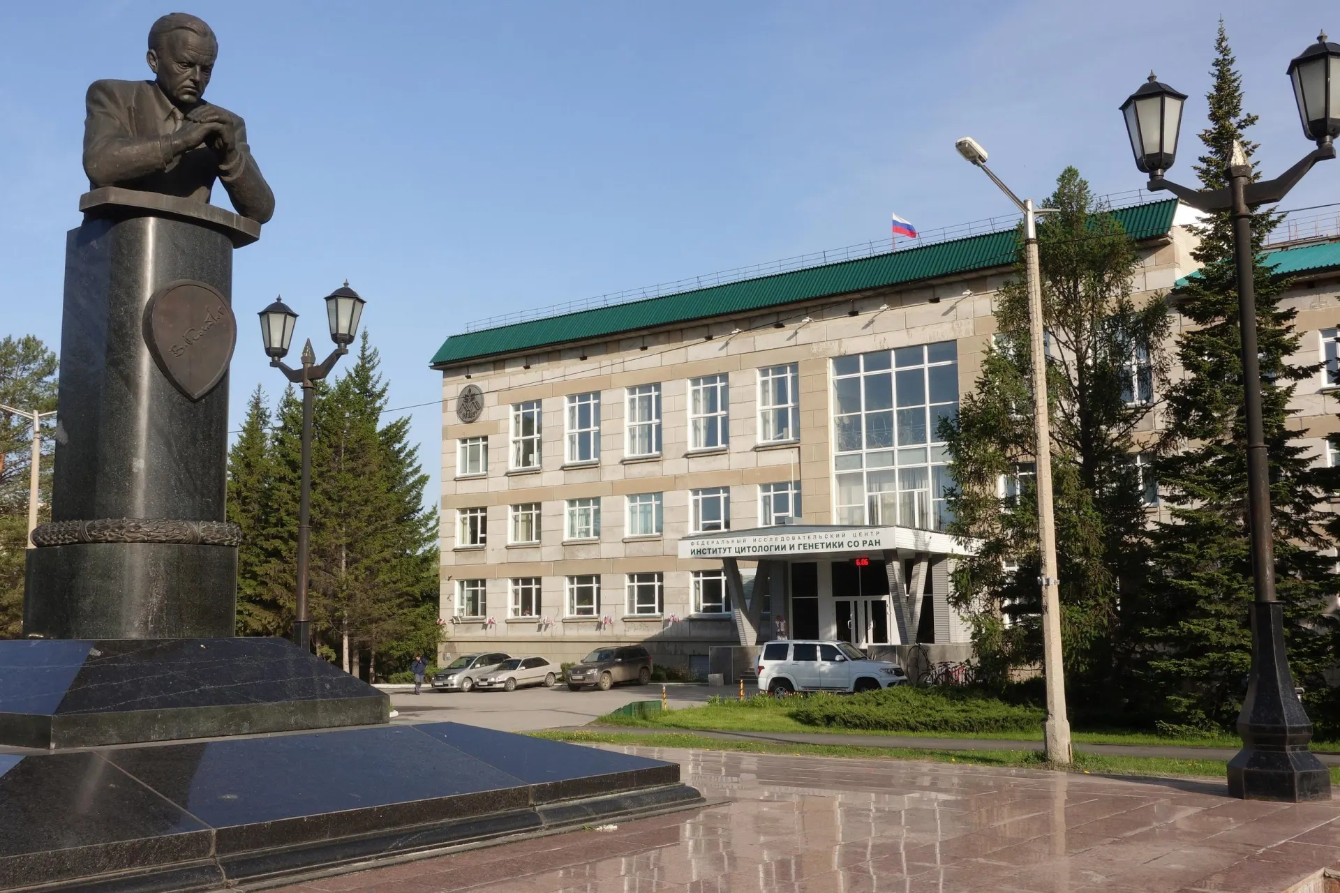 Закон №43‑ФЗ и связанное постановление ужесточают передачу генетических данных за границу. Ученые предупреждают о задержках с публикациями, рисках уголовного преследования и ухудшении качества исследований.
