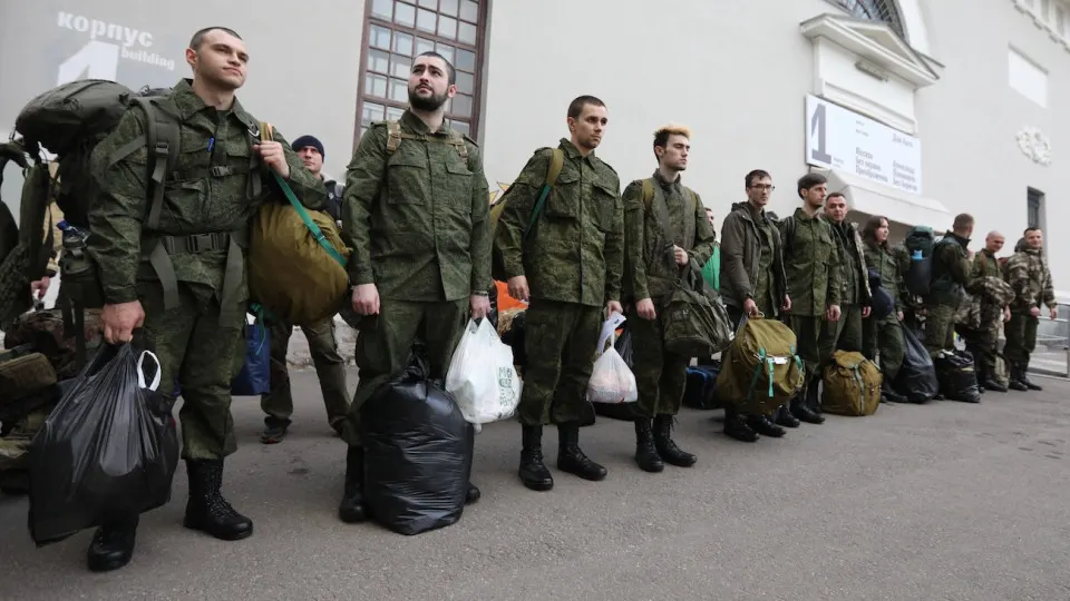 Работодатели по всей России объявили тысячи вакансий, связанных с ведением воинского учёта и мобподготовкой. Существенный всплеск объявлений произошёл за последнюю неделю; требования варьируются от ведения учёта до планирования мобилизационных мероприятий.