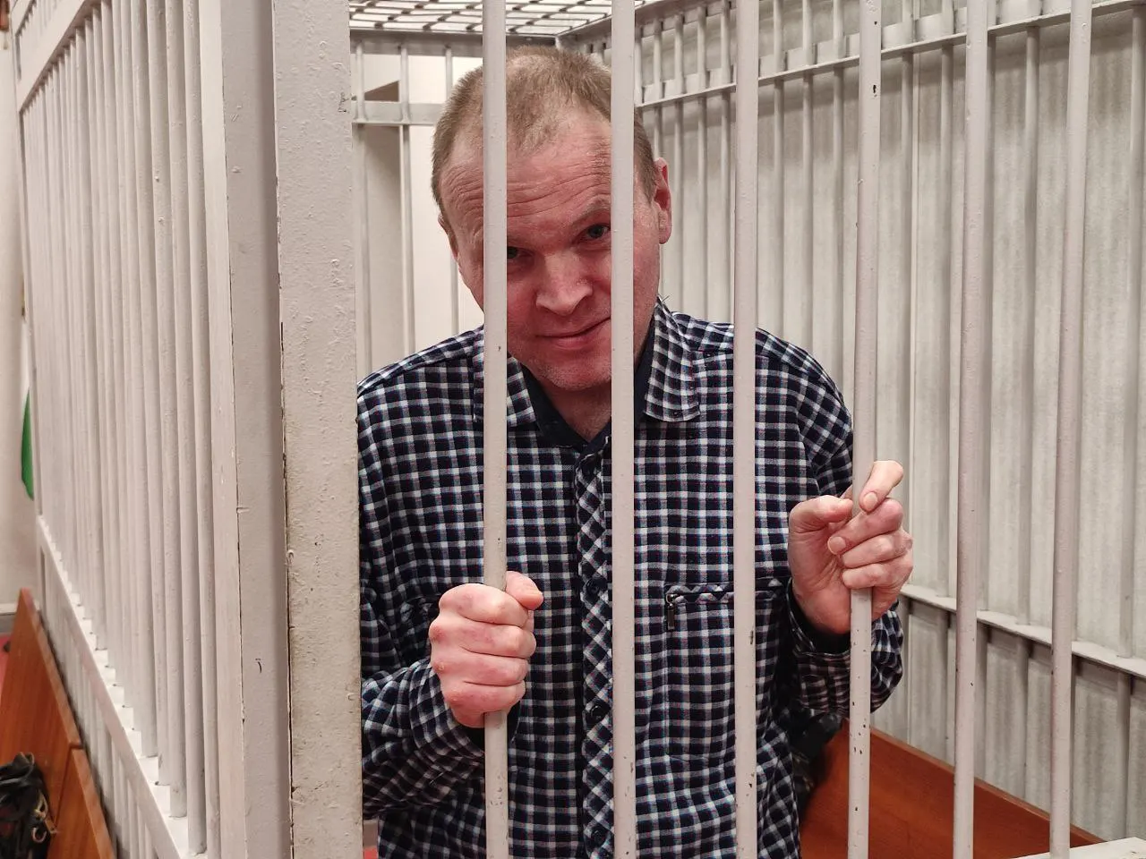После выхода из ШИЗО сокамерник напал на Андрея Шабанова — завхоза отряда сняли с должности и отправили в штрафной изолятор, политзаключённый зафиксировал побои и намерен обращаться в прокуратуру.