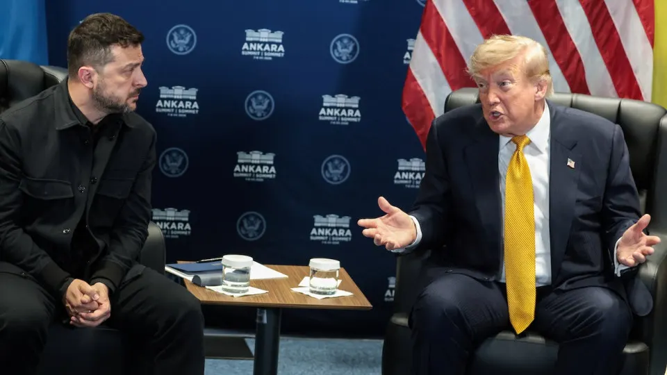 Президент США Дональд Трамп заявил, что поддерживает удары украинских сил вглубь российской территории и считает, что такая эскалация может помочь завершить конфликт. По оценкам аналитиков, за июнь число атак значительно выросло, а их дальность достигала нескольких тысяч километров.
