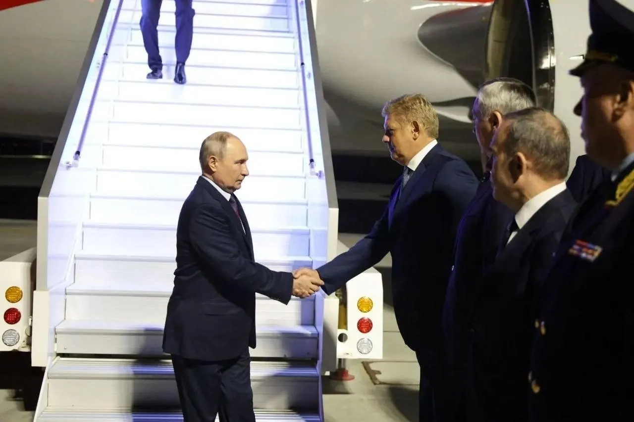 Путин принял участие в открытии Сибирского кольцевого источника фотонов в Новосибирске.