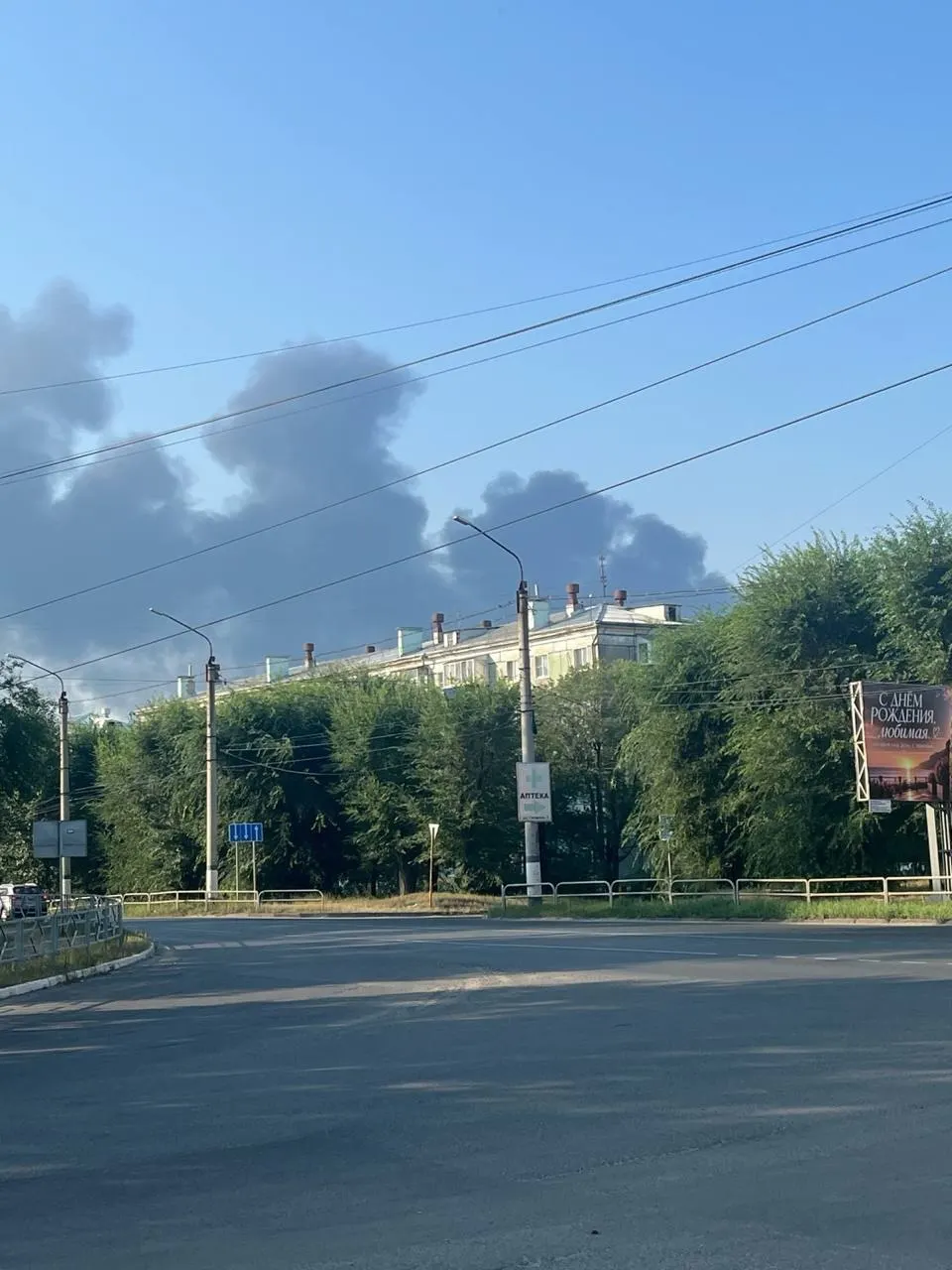 Беспилотники ночью затронули несколько регионов: пострадали люди в Липецкой области и Краснодарском крае; произошла атака на Сызранский НПЗ и возгорание на Ильском НПЗ.