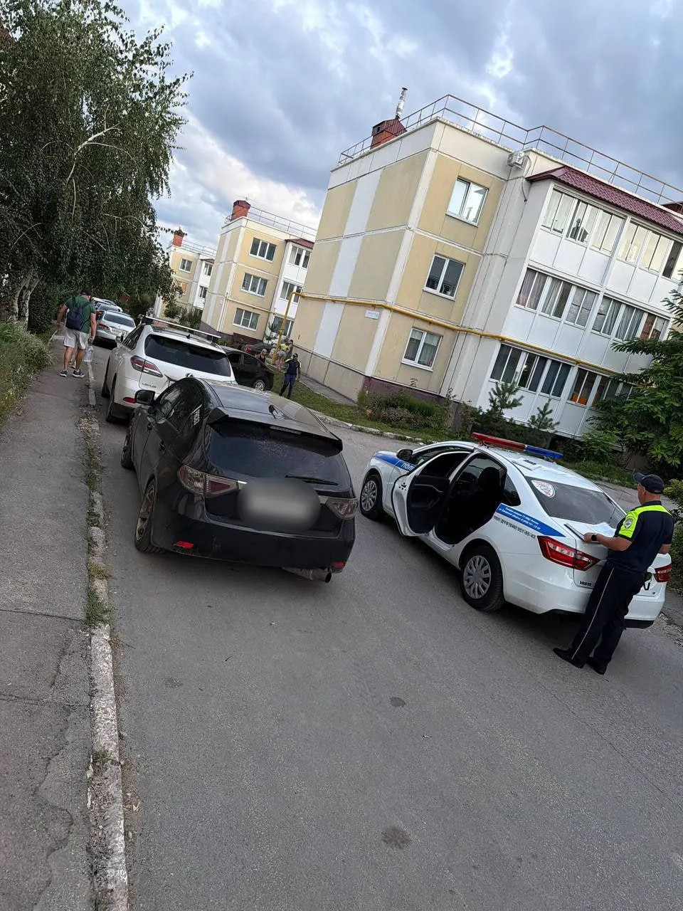 Нетрезвая водительница в районе Лесной поляны просила вернуть права, которые, по её словам, ей уже отняли.