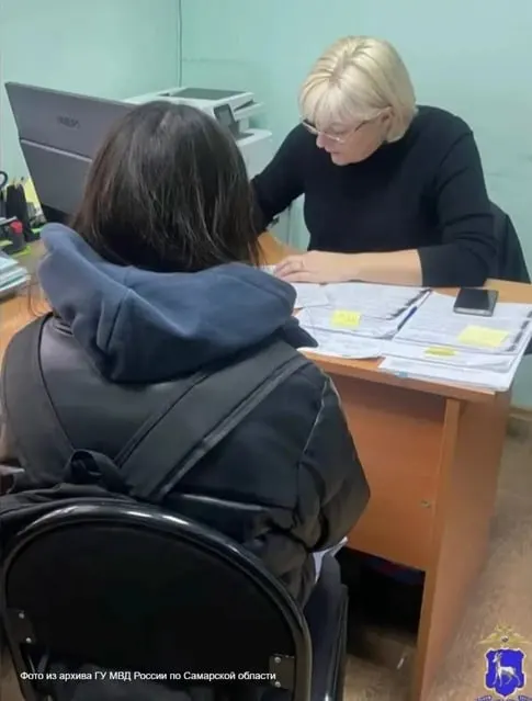 Мошенник убедил несовершеннолетнюю передать деньги из домашнего сейфа «на проверку», после чего злоумышленник похитил около 9 миллионов рублей и исчез. По факту возбуждено уголовное дело.