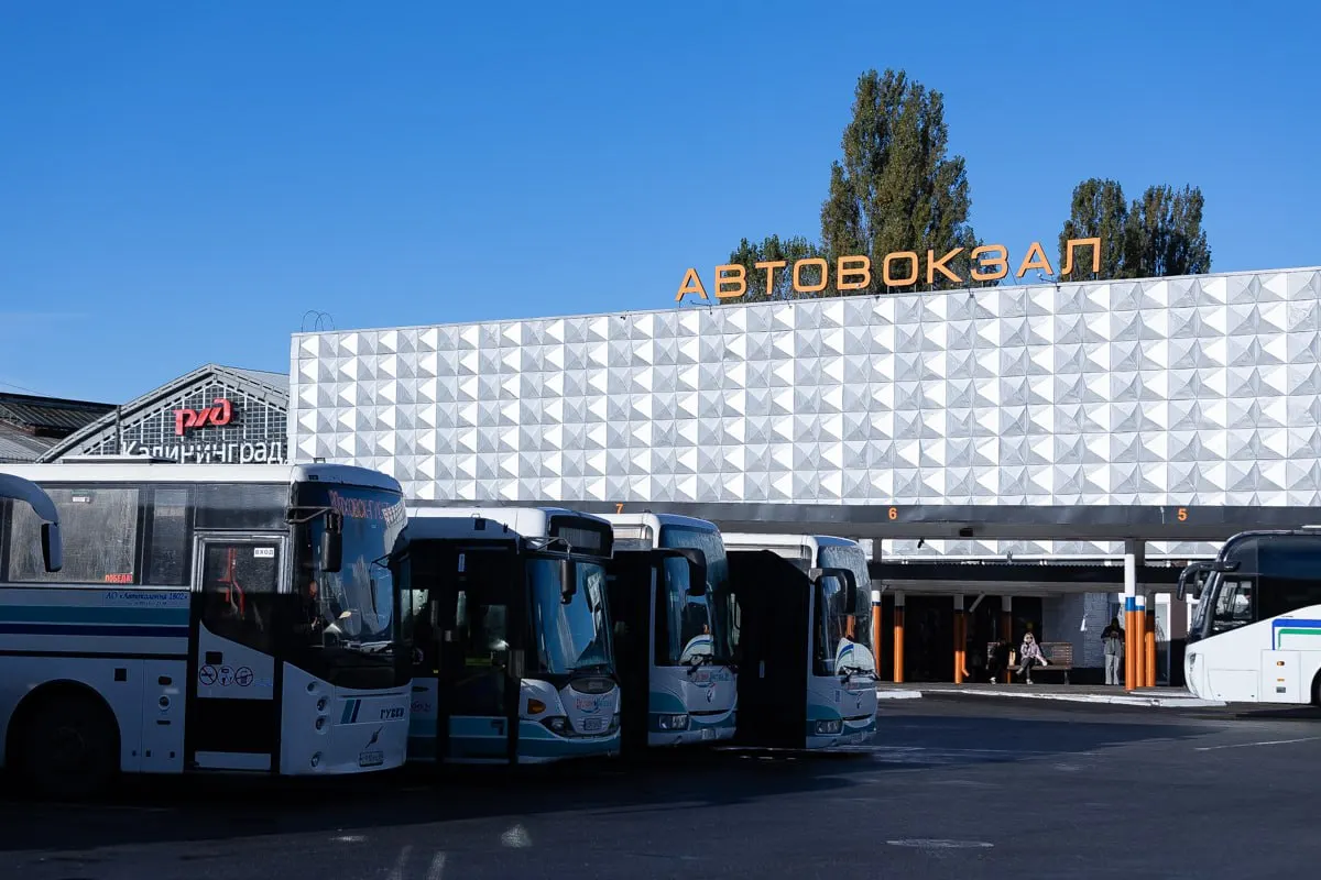 С 1 сентября вступят новые требования к оснащению автовокзалов и автостанций: кафе и медпункты больше не обязаны, расчёт вместимости будет зависеть от пассажиропотока.