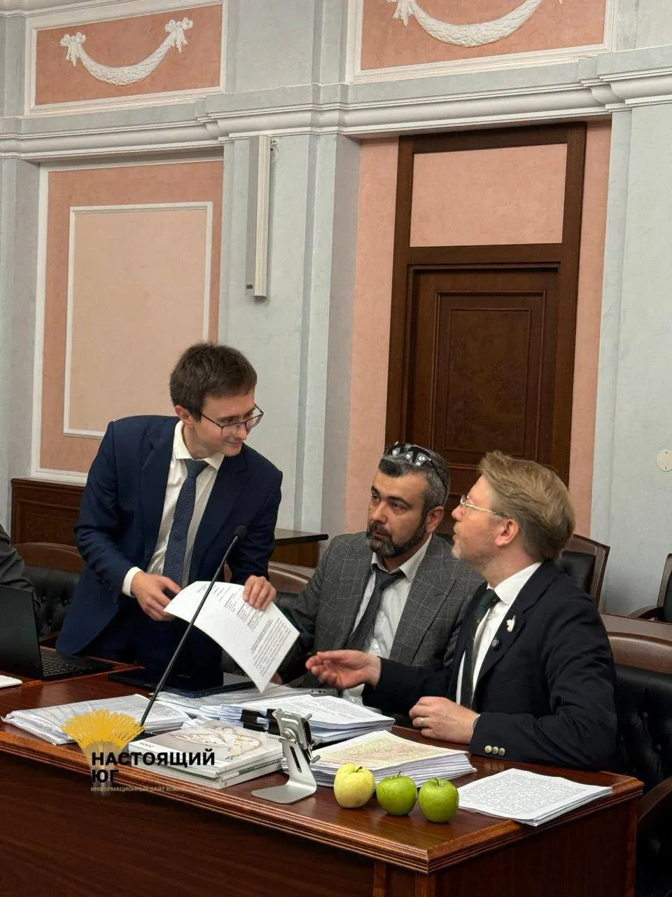 На заседании Верховного суда представитель ЦИК указал на нарушение агитационных правил и авторских прав, связанных с цитатами и материалами кампании.