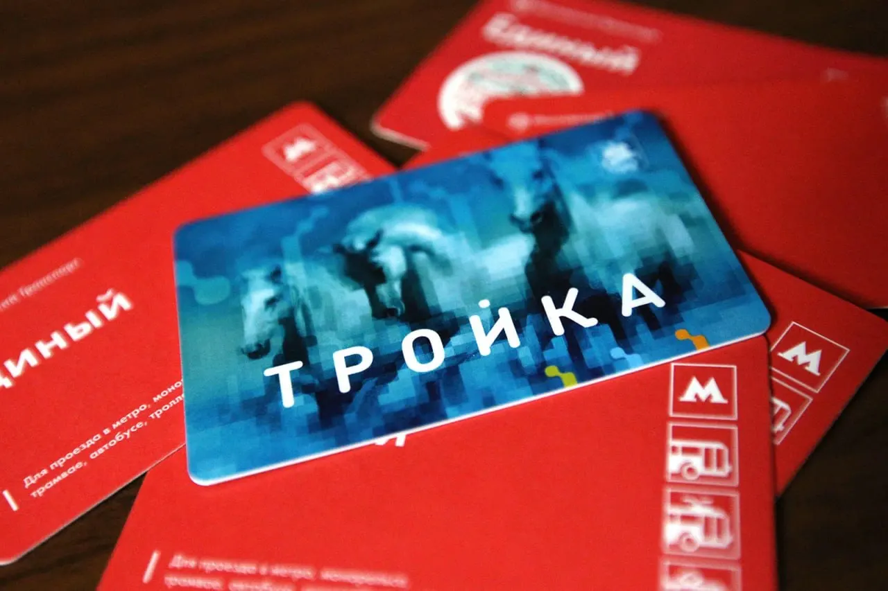 Планируется внедрить единую систему оплаты проезда с помощью карты «Тройка» в Самаре и соседних городах к 2026 году.