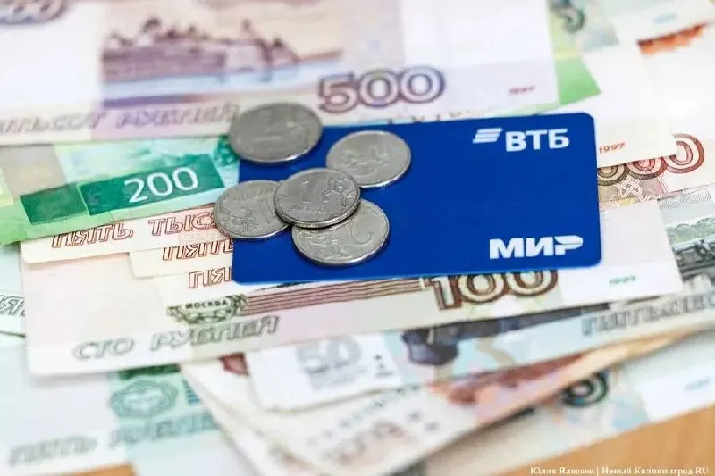 Банк России сообщил о начале внедрения новой формы нацвалюты: банки смогут открывать кошельки и предлагать депозиты и кредиты в цифровом рубле.