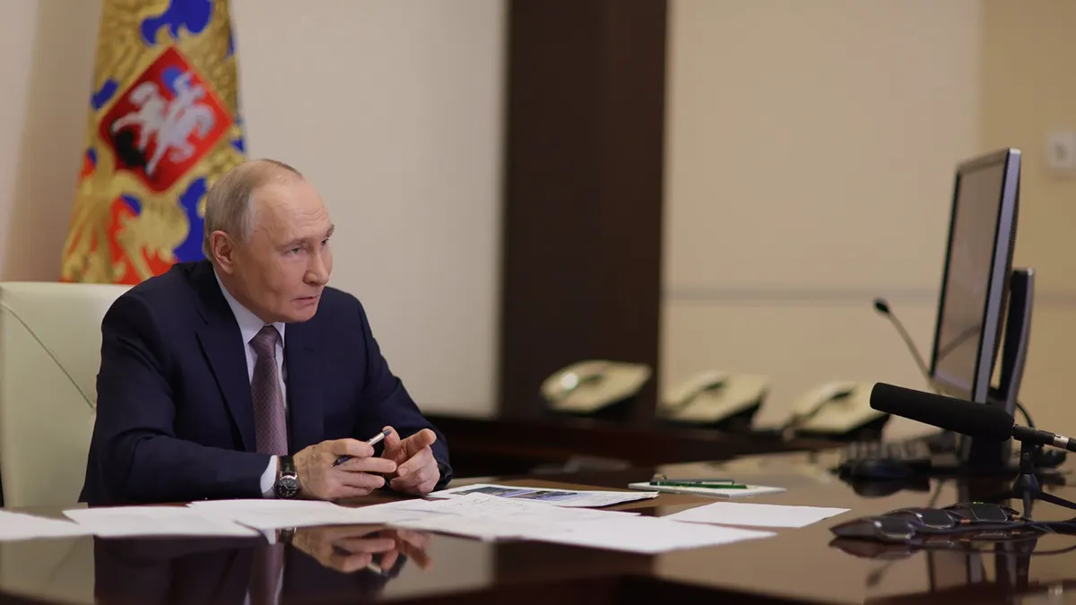 Указ позволяет вводить временное внешнее управление на критических объектах в случае неисполнения мер по обеспечению их безопасности; документ вступил в силу после публикации.