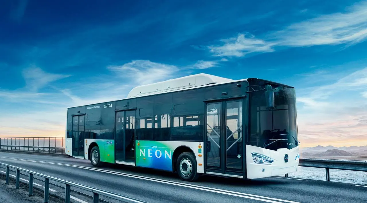В Самаре тестируют новый автобус на метане; модель Lotos-120C02 Neon отличается современной комплектацией и большой вместимостью.