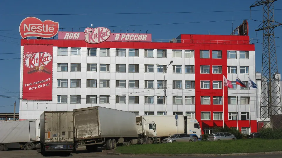 Сообщается о возможности введения временного управления в российских подразделениях Nestlé; в самой компании заявляют, что запросов не было.