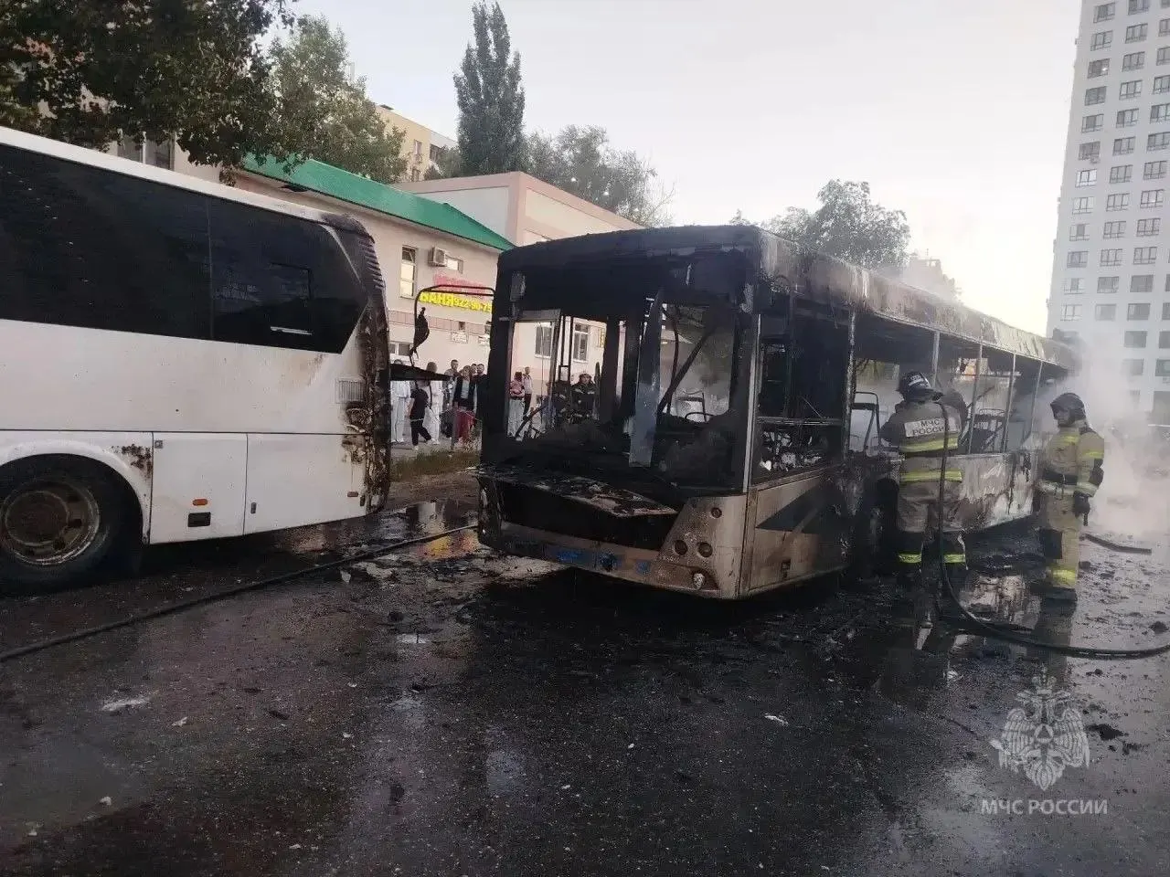 Пожар на автобусной стоянке в Кировском районе Самары ликвидирован; пострадавших нет.