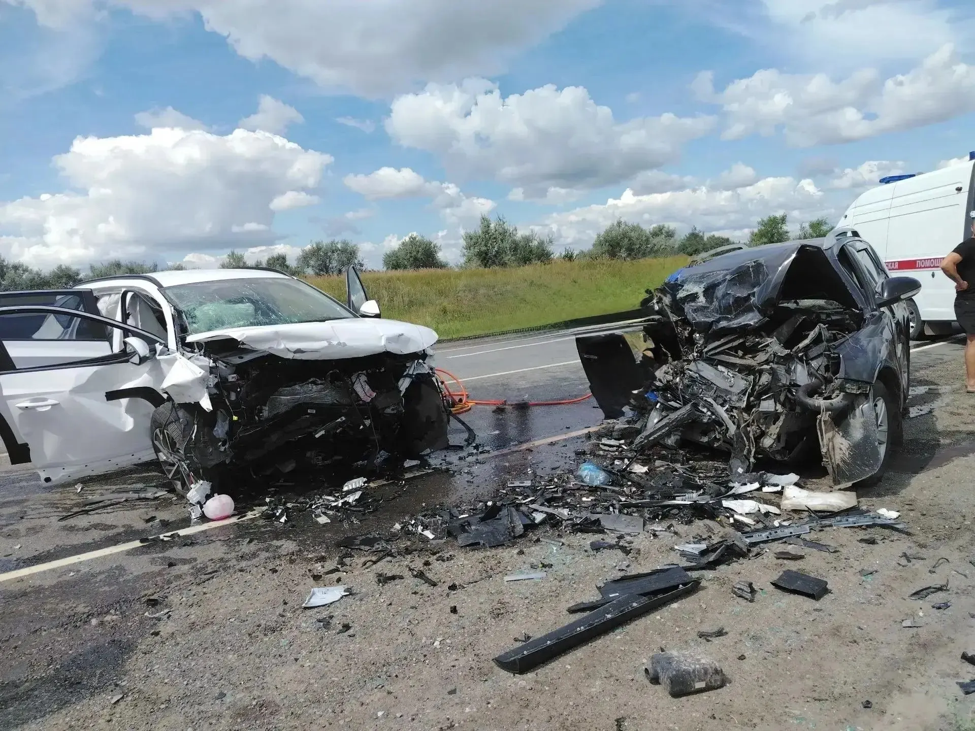 На трассе Обход Сызрани столкнулись автомобили Geely и Hyundai Tucson. Среди погибших — несовершеннолетний; полиция устанавливает обстоятельства.