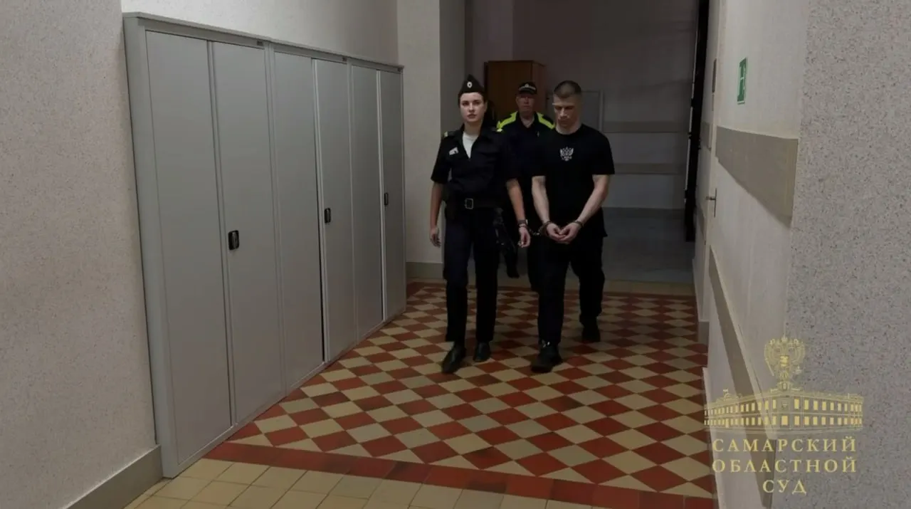 Суд вынес пожизненный срок мужчине за убийство в Самарской области, совершённое из мести за показания потерпевшего. Преступление сопровождалось подготовкой могилы, покупкой оружия и угоном двух автомобилей; взыскана компенсация морального вреда в размере 2 млн рублей.