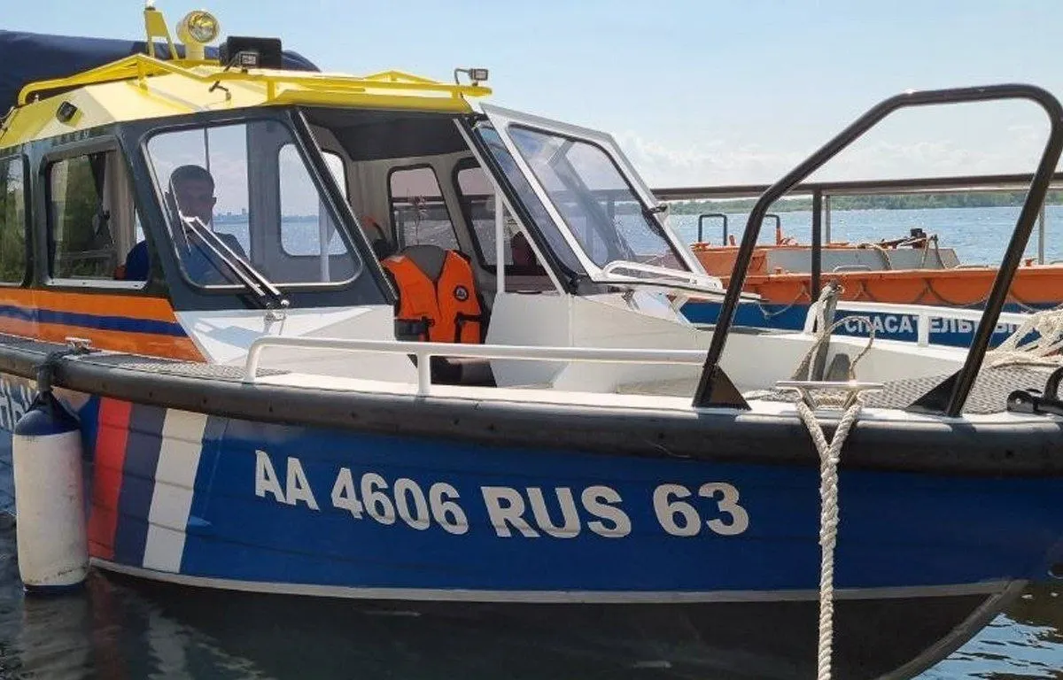 На Волге двое мужчин начали тонуть: одного извлекли без сознания — реанимировали и он пришёл в себя, второго спасти не удалось, позднее его тело нашли на дне реки.
