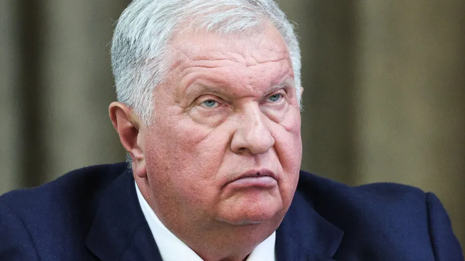 За шесть месяцев чистая прибыль компании составила 200 млрд рублей, что на 18% ниже по сравнению с аналогичным периодом прошлого года.