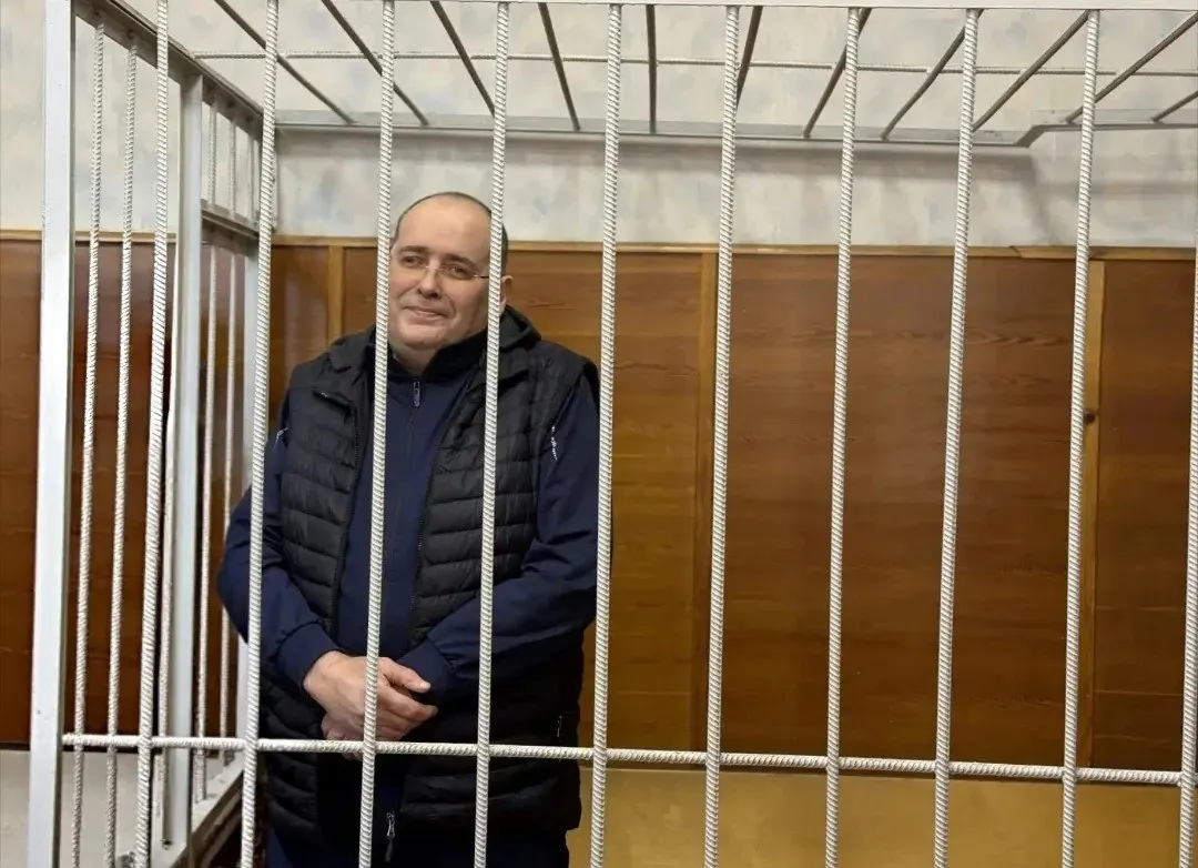 Бывший чиновник признан виновным в получении взяток в особо крупном размере; общий срок наказания — 14 лет колонии и штраф около 17 млн рублей. Объем переданных взяток составил около 4,41 млн рублей, часть из которых досталась подсудимому.